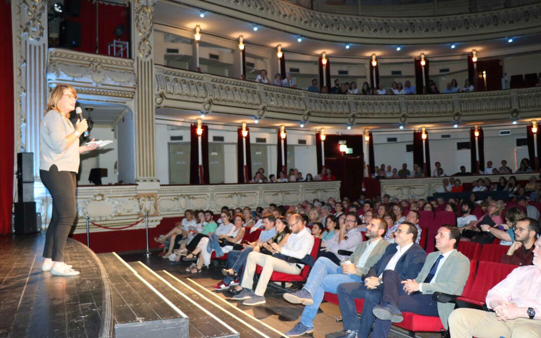 A Toda Vela llena el Teatro Cervantes con la proyección solidaria de la película Campeones
